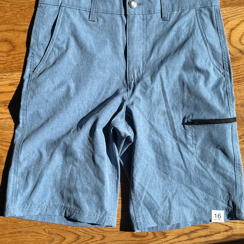 Boys shorts like new - Picture 4 of 16